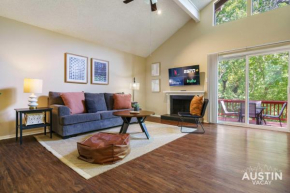 Spacious ATX Apt with Private Deck and All Essentials